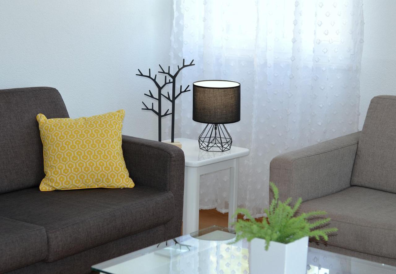 Iris Beach Apartments Каштела Экстерьер фото