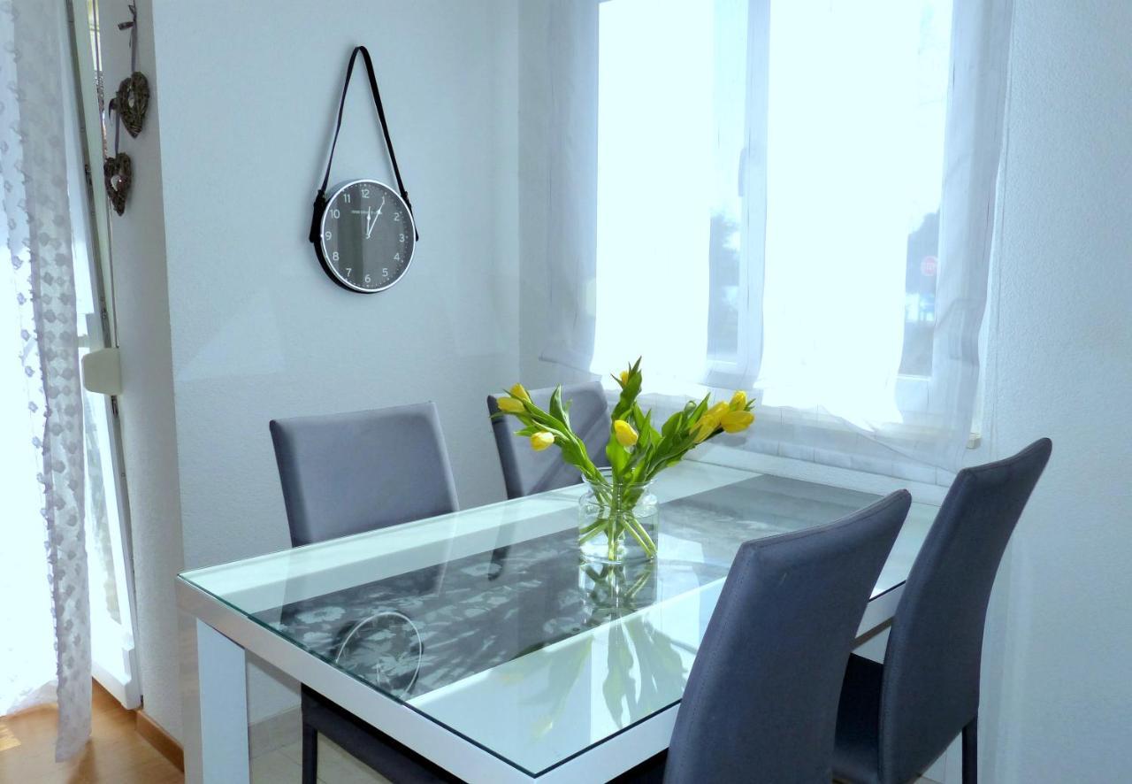 Iris Beach Apartments Каштела Экстерьер фото