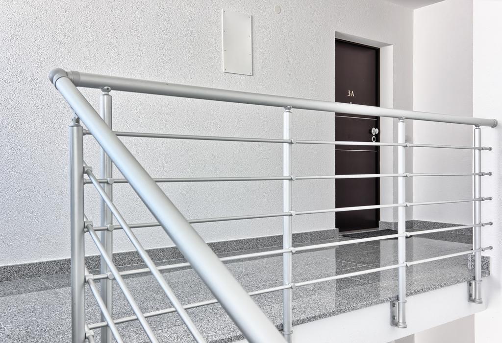 Iris Beach Apartments Каштела Экстерьер фото