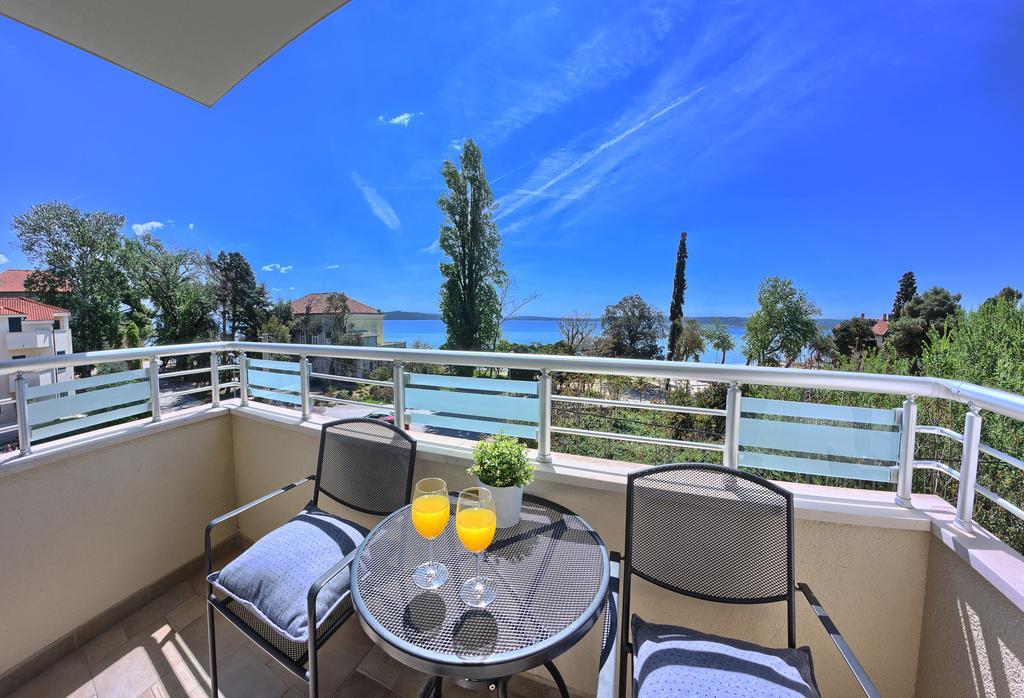 Iris Beach Apartments Каштела Экстерьер фото