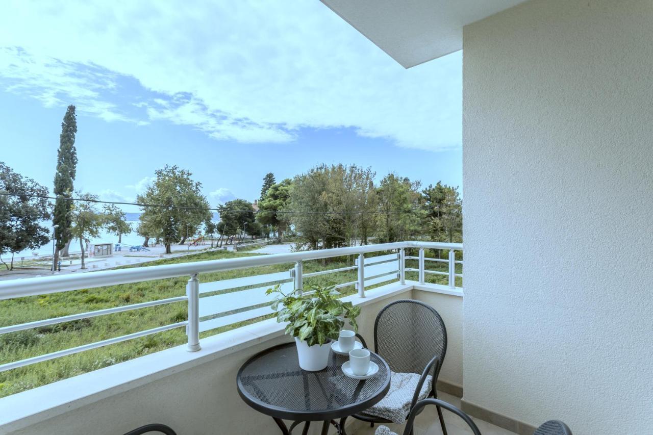 Iris Beach Apartments Каштела Экстерьер фото